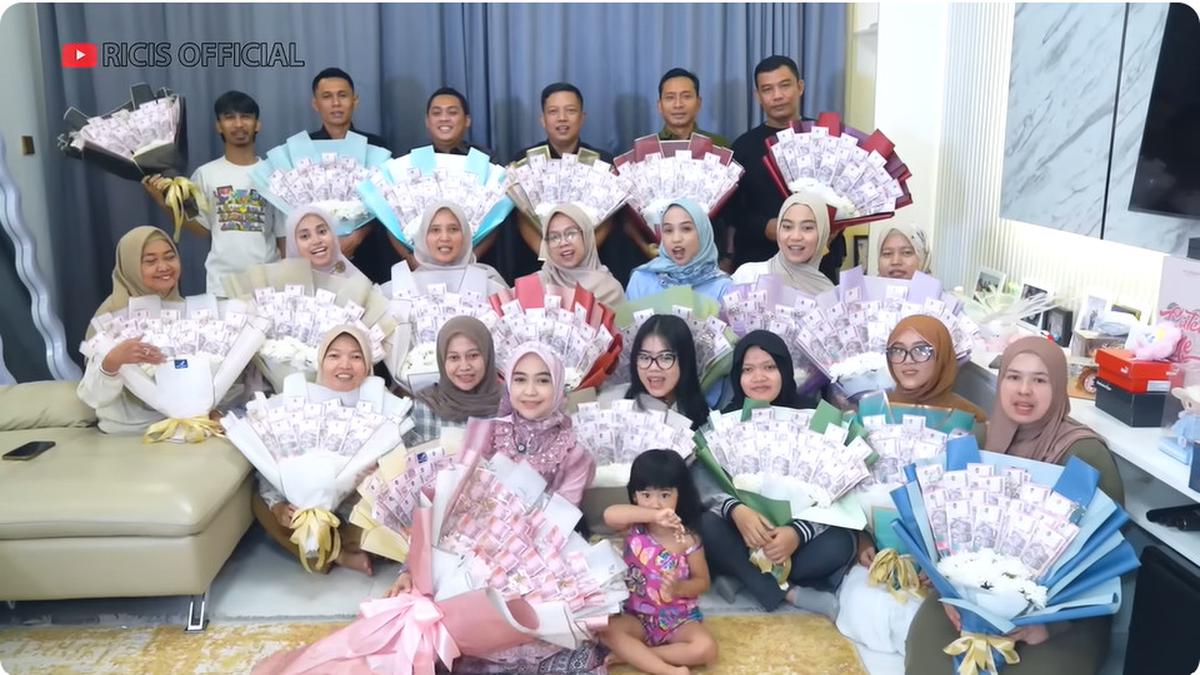 Top 3: Artis Ramai-Ramai Bagi THR Lebaran Fantastis