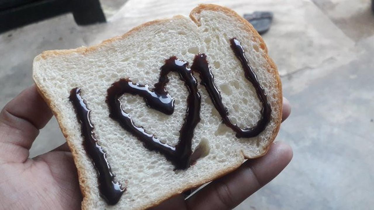 6 Cara Nyeleneh Bilang 'I Love You' Ini Bikin Enggak Habis Pikir