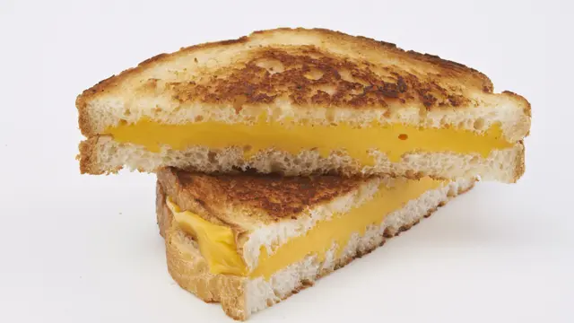 Pecinta Roti Bakar Keju, Kehidupan Seksnya Menggebu