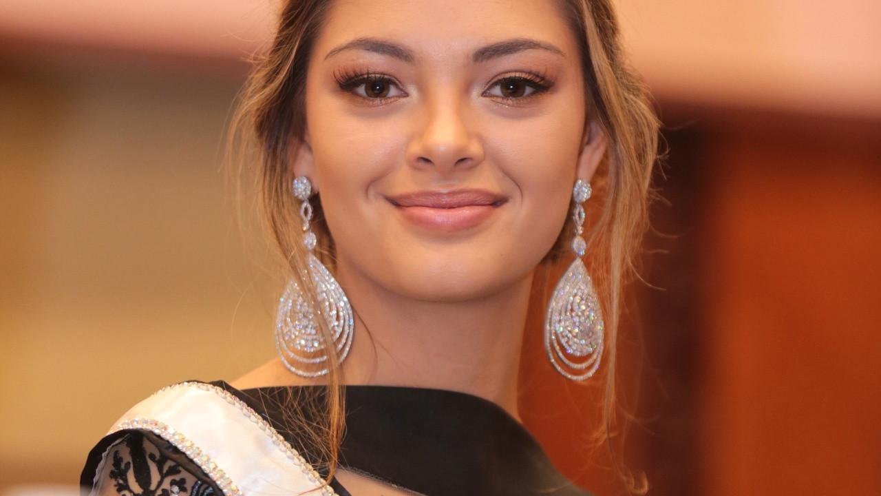 [Bintang] Demi-Leigh Nel-Peters