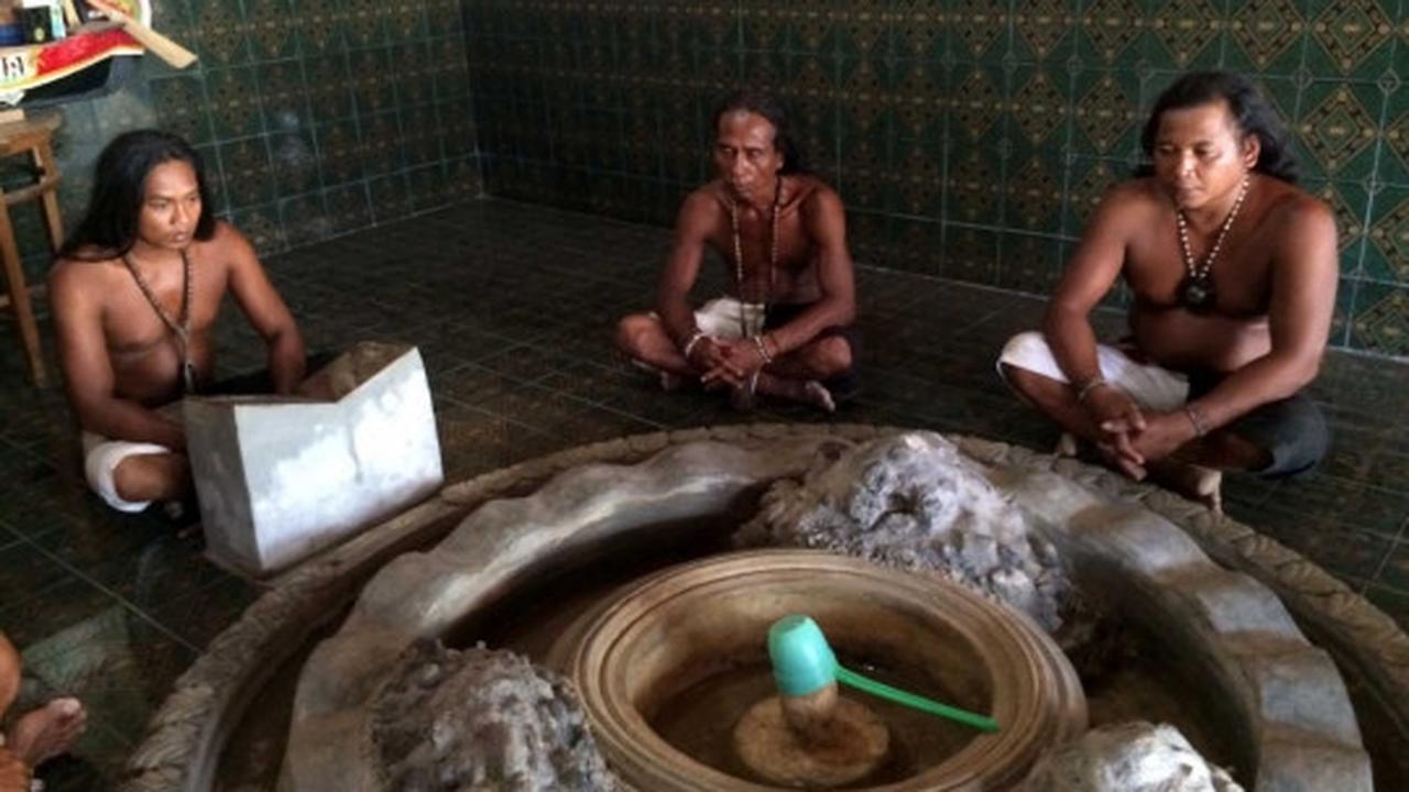 Menengok kehidupan masyarakat Dayak Indramayu