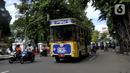 Bus wisata Uncal melintas di depan Balai Kota Bogor, Bogor, Jawa Barat, Minggu (29/5/2022). Bus wisata gratis yang disediakan untuk mengelilingi kawasan Kebun Raya Bogor setiap hari Sabtu dan Minggu ini mulai beroperasi kembali pascapandemi. (merdeka.com/Arie Basuki)