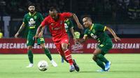 Persebaya Surabaya menang 2-1 atas Sabah FA pada laga uji coba di Stadion Gelora Bung Tomo, Sabtu (8/2/2020). (Bola.com/Aditya Wany)