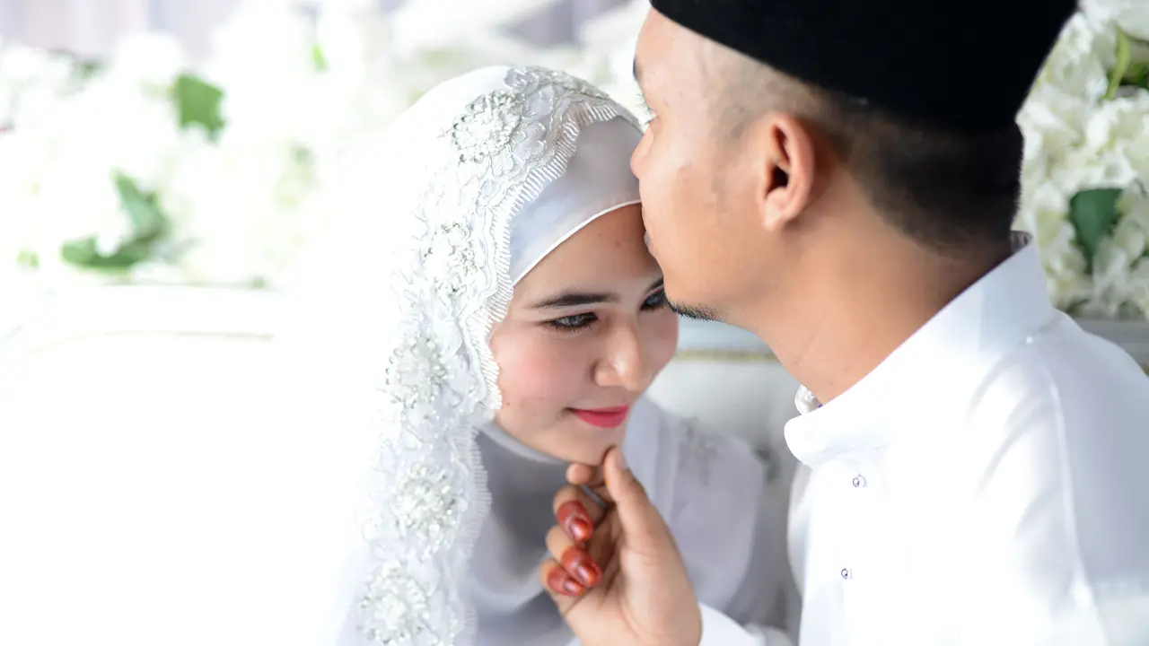 pasangan menikah