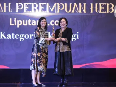 Project Manager di PT Pasifik Satelit Nusantara (PSN) untuk pembuatan SATRIA-1 Adipratnia Satwika Asmady saat menerima Anugerah Perempuan Hebat Liputan6.com Kategori Teknologi dalam cara Cita dan Cipta 2024 yang diadakan Liputan6.com x Fimela di Hotel Shangri-La Jakarta, Rabu (31/7/2024) malam. (Liputan6.com/Angga Yuniar)