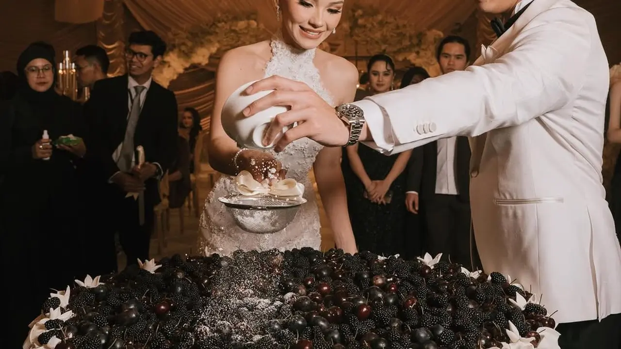 Kue Pernikahan Pilihan Al Ghazali dan Alyssa Daguise