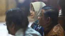 Anggota DPD RI dari Sulawesi Tengah, Nurmawati Dewi Bantilan (tengah) saat menjadi narasumber Dialog Kenegaraan "Rencana Pengajuan Hak Bertanya Anggota DPD Terhadap Penentuan Harga BBM", Jakarta, Selasa (3/2/2015).(Liputan6.com/Andrian M Tunay)