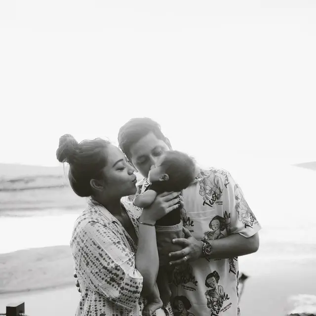 6 Momen Manis Keenan Pearce dan Istri yang Hamil Anak Kedua