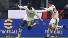 Tammy Abraham gagalkan kemenangan AC Milan atas AS Roma pada laga pekan ke-17 Liga Italia 2022/2023 yang berlangsung di San Siro, Senin (9/1/2023) dini hari WIB. (AP Photo/Antonio Calanni)