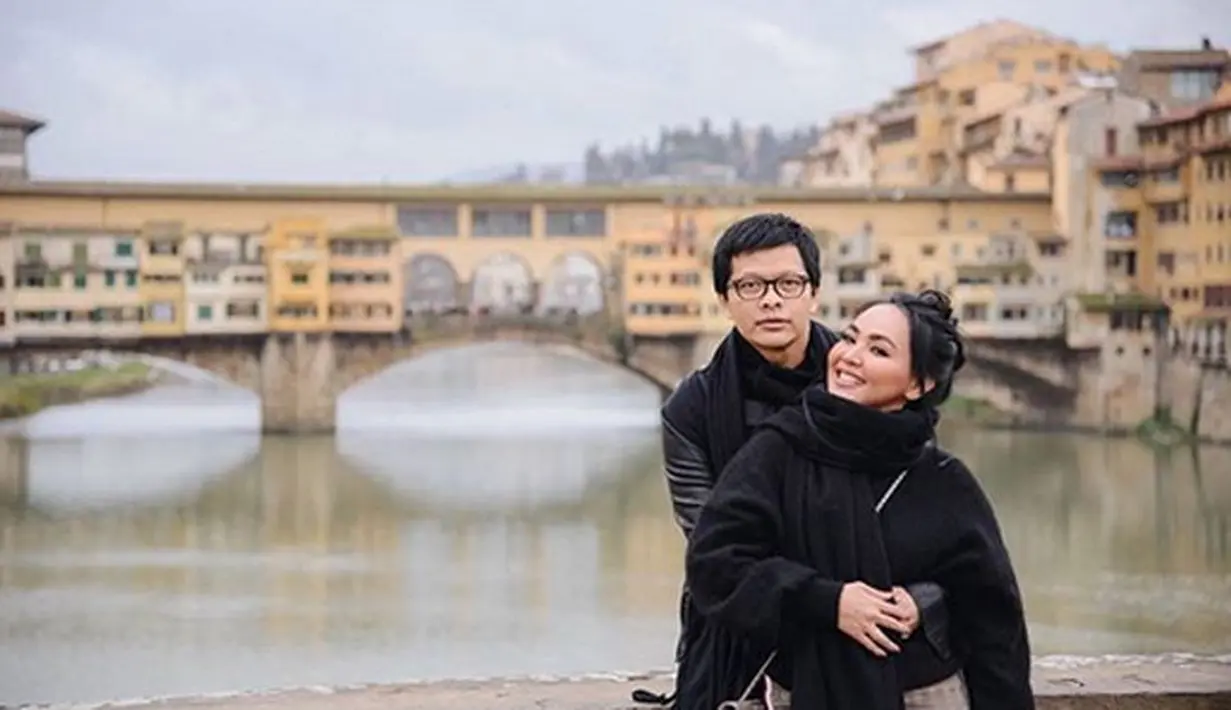 "11 januari Kita tidak sejalan kadang tidak sehati Kita tidak satu mimpi , masing2 punya impian Jalan kita selalu berbeda, keinginan kita selalu beda... Tapi memang seharusnya demikian," tulis Dewi Gita. (Instagram/dewigita01)