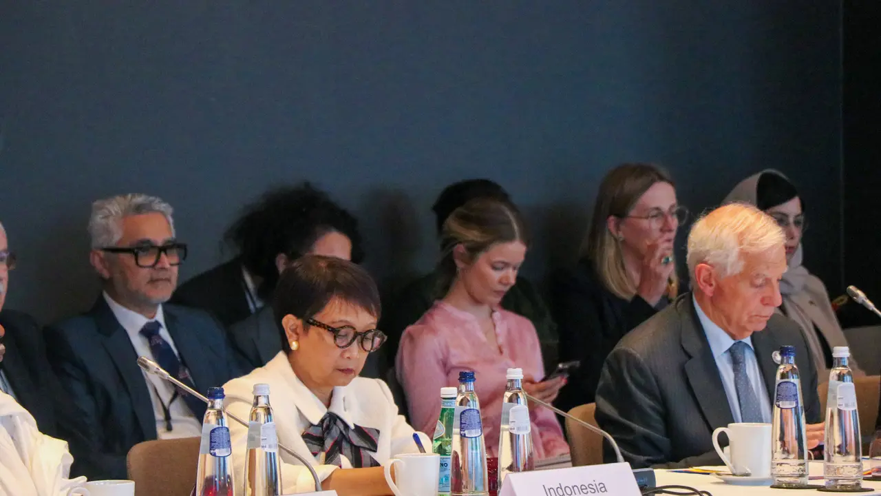 Menlu RI Retno Marsudi saat menghadiri pertemuan dengan sejumlah negara termasuk Arab dan Eropa di Brussels, Belgia, pada Minggu (26/5/2024).