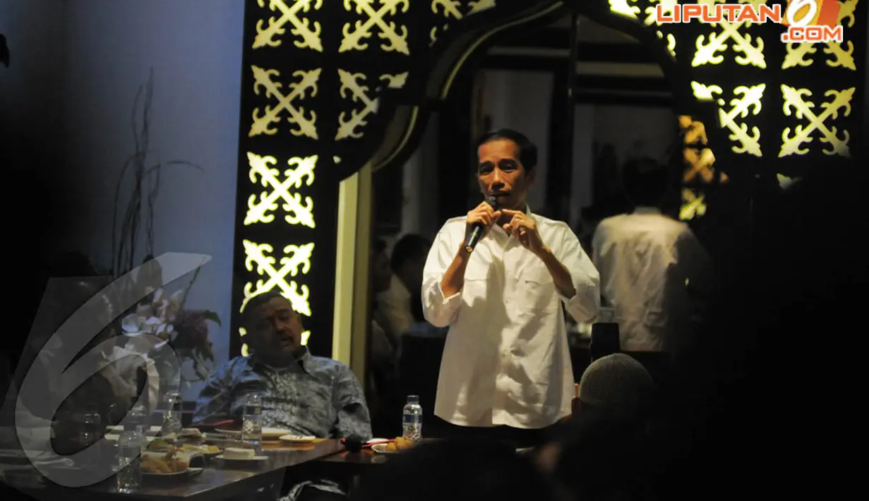 Dalam sambutannya, Jokowi sempat meminta maaf lantaran pada pertemuan yang dijadwalkan Jumat (11/4/14) lalu ia tak bisa hadir (Liputan6.com/Herman Zakharia)