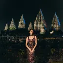 Penampilan Debut Niki Zefanya di Prambanan Jazz Festival 2026, Magis dengan Gaun Abstract Print