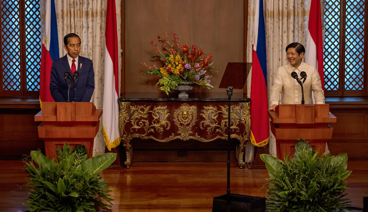 Selanjutnya, Presiden Jokowi dan Presiden Marcos Jr. melakukan tete-a-tete yang dilanjutkan dengan pertemuan bilateral antara kedua negara. (Ezra Acayan/Pool Photo via AP)
