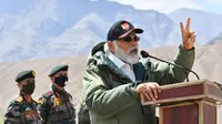 Perdana Menteri India Narendra Modi memberi semangat ke pasukan militer di perbatasan. Dok: PIB India