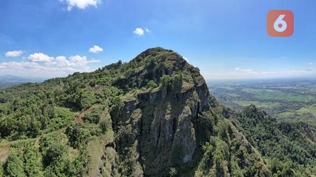 Kisah Mistis di Balik Gagahnya Gunung Gajah Mungkur di Desa Kedungsono