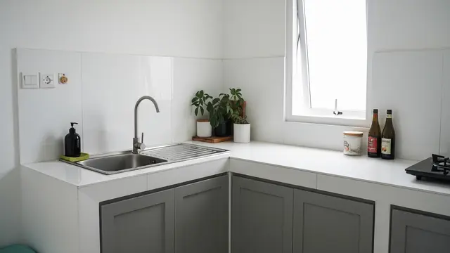 Inspirasi Dapur dengan Bak Cuci Piring Sudut yang Hemat Ruang dan Tidak Becek Model Kabinet Sudut di Bawah Bak Cuci