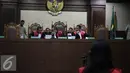 Mejelis Hakim berdiskusi saat sidang Terdakwa Jessica Kumala Wongso di PN Jakarta Pusat, Rabu (15/6). Dalam Sidang ini Jessica mengajukan eksepsi atau keberatan kepada majelis hakim. (Liputan6.com/Faizal Fanani)