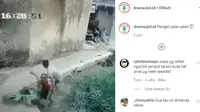 Niatnya Menghindari Sepeda, Pemotor Malah Nyemplung ke Got