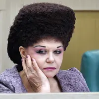 Rambut Unik anggota Dewan Rusia, Valentina Petrenko. (Sumber Foto: Kapanlagi.com)