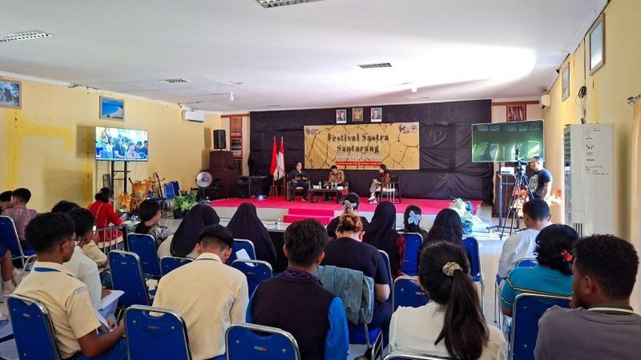 Mengapa Sastra Penting dalam Bencana? Flobamora Kupang Suarakan Isu Literasi dan Bencana di FSS