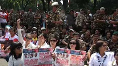 Kubu Prabowo-Hatta tengah menunggu putusan Mahkamah Konstitusi (MK) terkait Perselisihan Hasil Pemilihan Umum (PHPU) Pilpres 2014. 