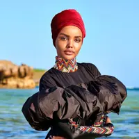 Banyak cara bisa dilakukan di rumah untuk memaksimalkan hidrasi kulit selama bulan puasa. (Foto: Halima Aden/ Instagram).