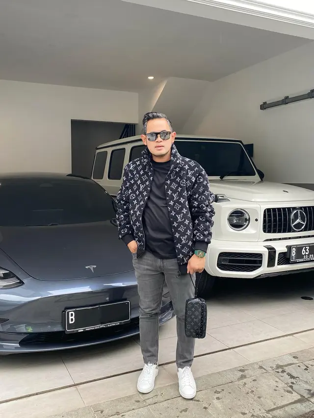 Dituding Pakai Pelat Bodong, Ini 7 Potret Crazy Rich Malang dengan Mobil Mewahnya