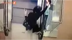 Ia sempat ditolong sang tante, namun sayang ternyata pegangan sang tante tak terlalu kuat.