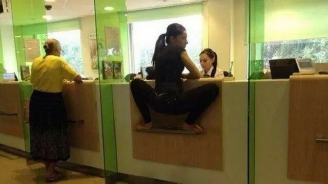 Bikin Gagal Paham, Ini 8 Aksi Orang Cuek Dengan Sekitarnya