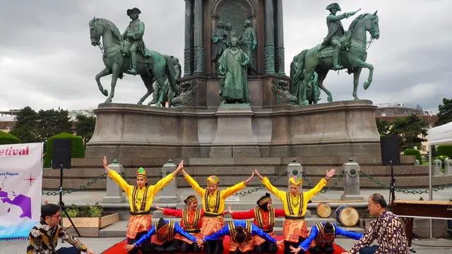 "Indonesian Street Festival" di Wina, Austria, pada Sabtu, 1 Juni 2024, turut menghadirkan Tari Saman dari Aceh.