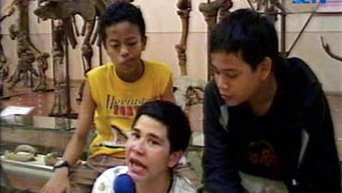 Sakurta Dan Haikal Kamil Berlibur Di Museum Geologi Showbiz Liputan6 Com