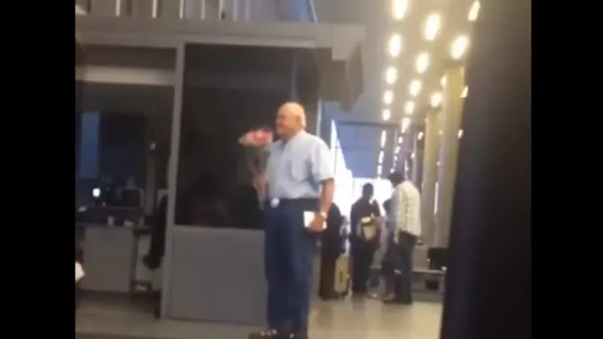 Rekaman Keromantisan Pasangan Tua, yang Muda Pasti Terinspirasi!