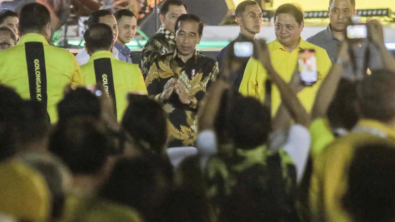 Hasilnya, 15,8 persen responden menganggap isu politik dinasti bisa diterima. Lalu 46,3 persen biasa saja. 18,2 persen kurang bisa diterima.<br>