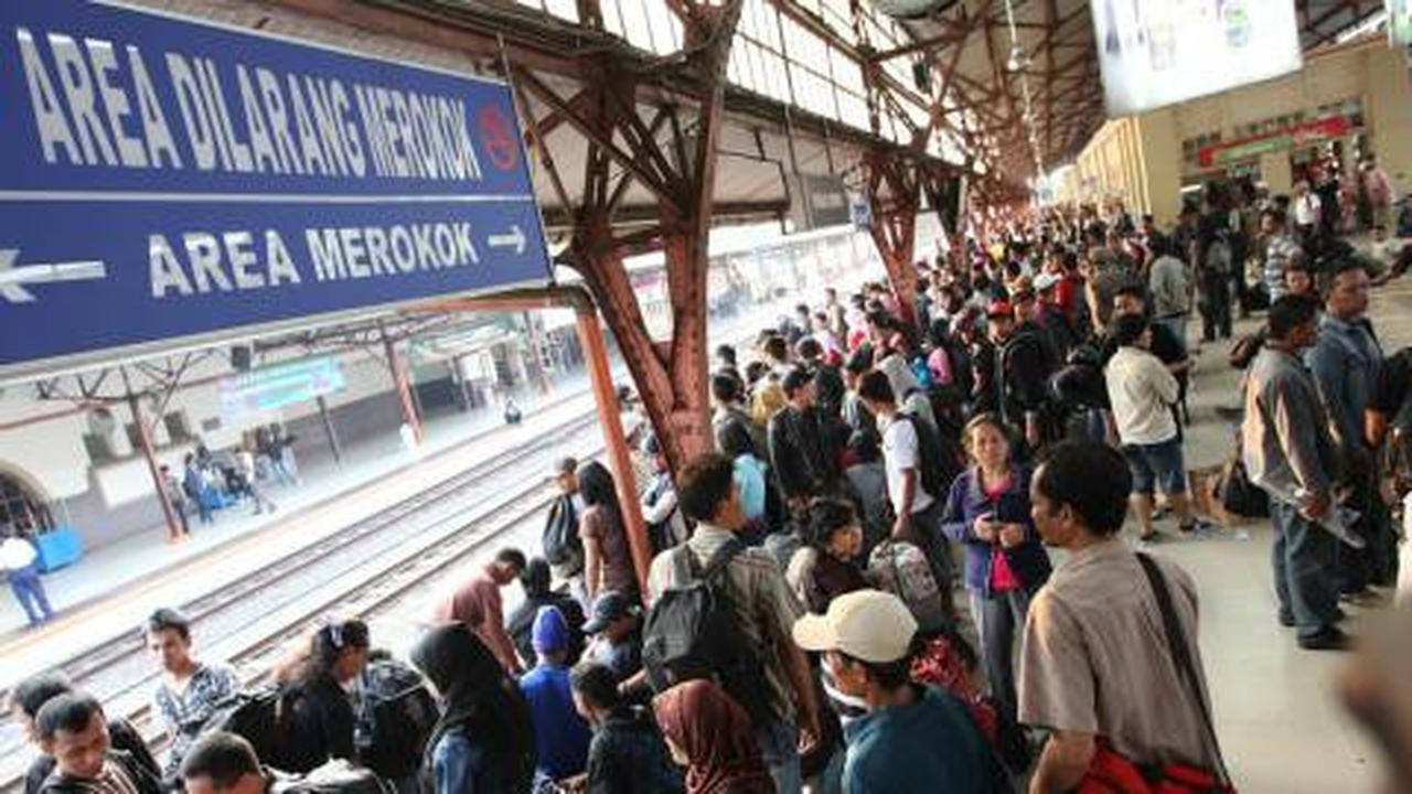 Nenek nekat jadi calo tiket buat persiapan lebaran