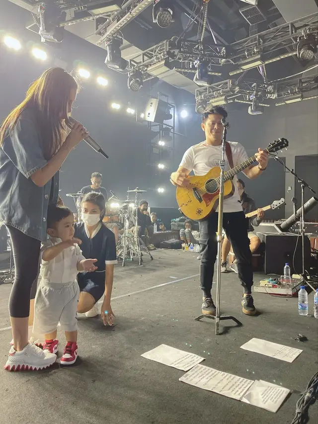 [Fimela] Anak Momo Geisha dan Ariel Noah