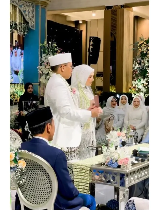 6 Potret Pernikahan Putra Ketiga Khofifah Indar Parawansa, Jokowi Hadir Jadi Saksi