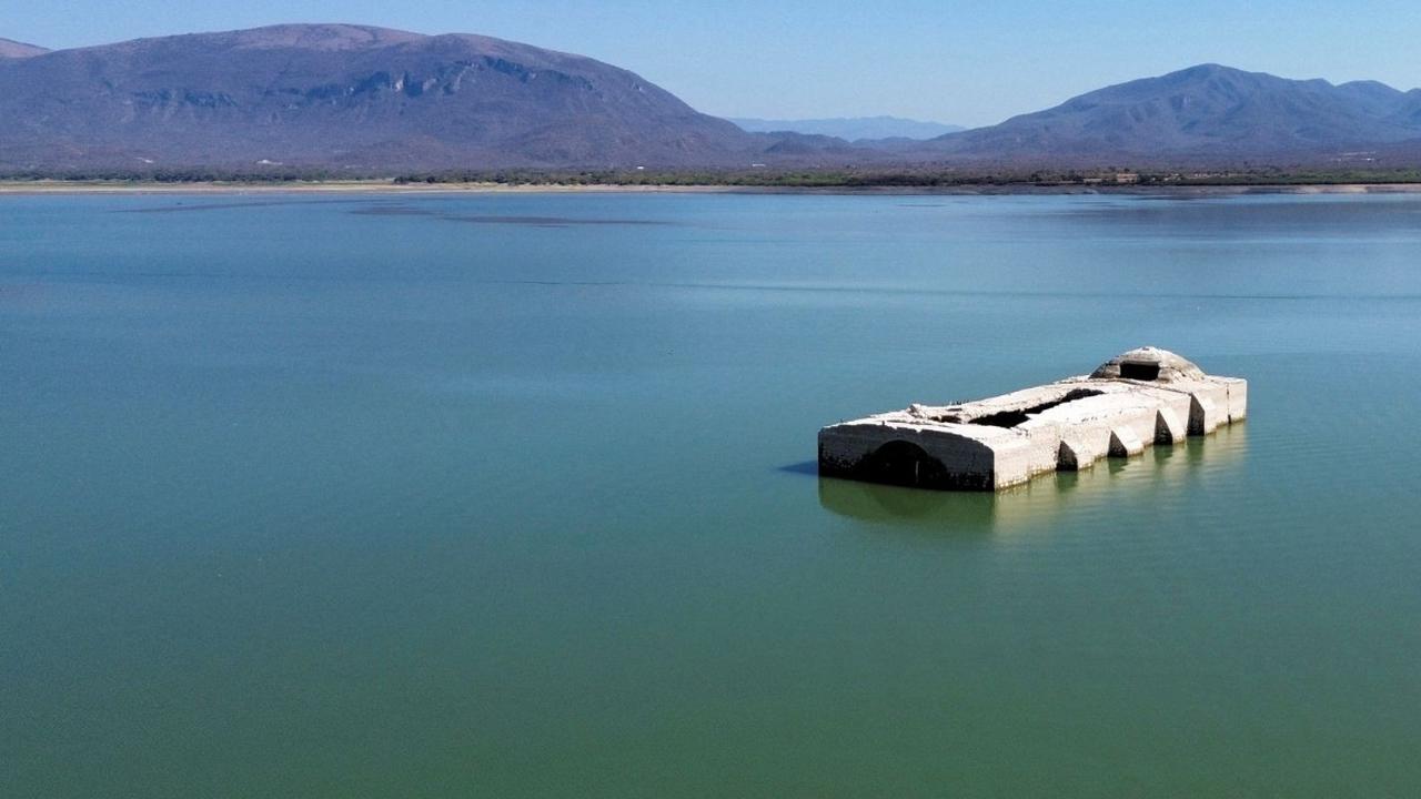 Bendungan Benito Juarez di Jalapa del Marques, negara bagian Oaxaca, Meksiko pada (2/2/2024) mengalami penyusutan air yang drastis akibat efek cuaca panas yang dipengaruhi oleh fenomena El Nino.<br>(Foto REUTERS / Jose de Jesus Cortes)<br>