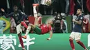 Bek Maroko, Jawad El Yamiq melakukan tembakan ke gawang Prancis selama pertandingan semifinal Piala Dunia 2022 di Stadion Al Bayt di Al Khor, Qatar, Kamis (15/12/2022). Prancis menang atas Maroko dengan skor 2-0. (AP Photo/Christophe Ena)