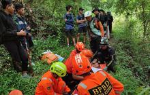 Terpeleset Saat Turun, BPBD Evakuasi Pendaki Bukit Klotok dengan Tangan Dislokasi