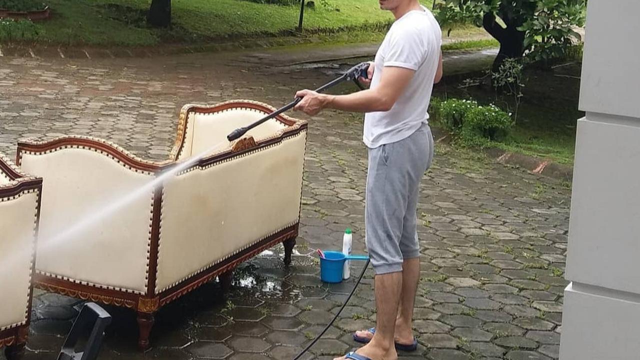 5 Potret Taman Super Luas Rumah Atalarik Syach, Ada Air Mancur Tambah Kesan Estetik - Banyak Pohon Rindang