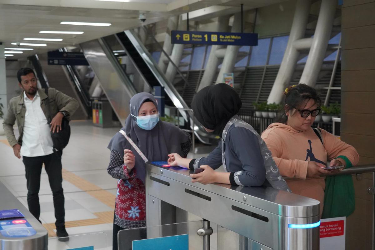 FOTO: Pengguna LRT Jabodebek Tembus 195 Ribu Saat Libur Panjang
