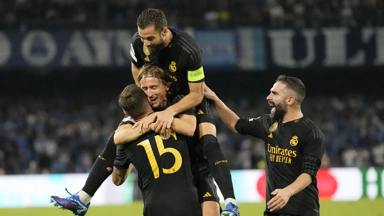 Foto: Drama 5 Gol di Markas Napoli, Real Madrid Memang Raja Liga Champions