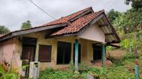 Beberapa warga Dusun Tarikolot Majalengka memilih bertahan demi tetap bisa menghidupi kebutuhan hidup mereka. Foto (Liputan6.com / Panji Prayitno)