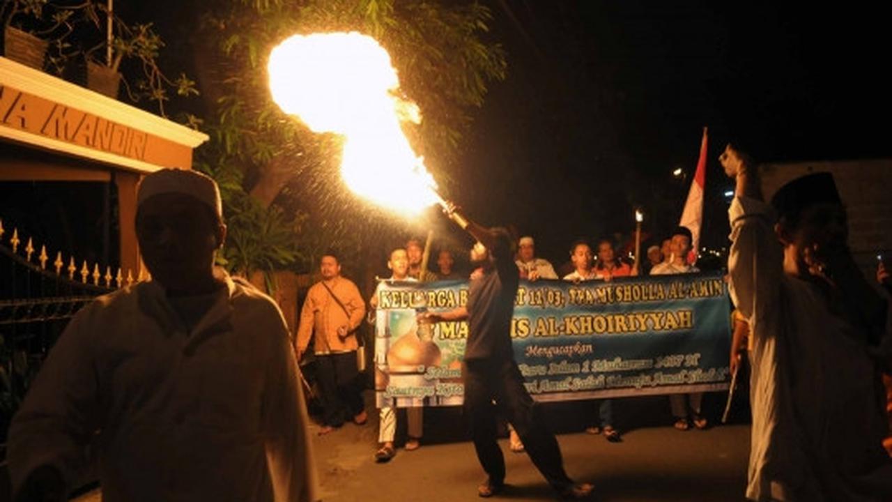 Pawai obor dan kembang api meriahkan malam tahun baru 1437 Hijriah