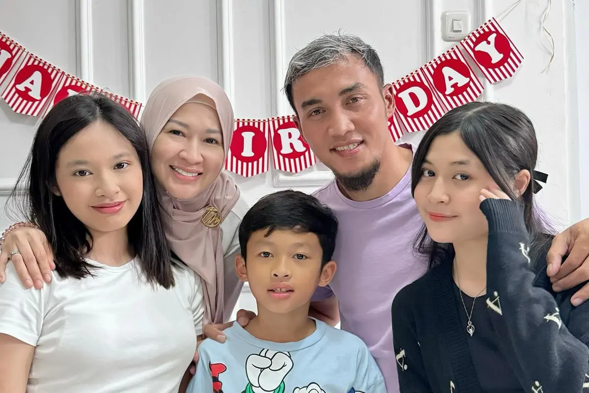 Tampil Kompak, Ini 7 Potret Okie Agustina dan Gunawan Dwi Cahyo Rayakan Ultah Anak