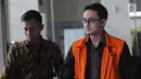 Gubernur Jambi nonaktif Zumi Zola Zulkifli usai menjalani pemeriksaan lanjutan di gedung KPK, Jakarta, Rabu (4/7). Zumi Zola juga diperiksa terkait dugaan suap menerima Gratifikasi proyek-proyek di Provinsi Jambi. (Merdeka.com/Dwi Narwoko)