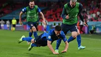 Matteo Pessina melakukan selebrasi setelah mencetak gol kedua bagi timnya ketika pertandingan 16 besar Euro 2020 antara Italia melawan Austria yang berlangsung di Stadion Wembley, London, Inggris pada Sabtu (26/06/2021). (AFP/Pool/Ben Stansall)