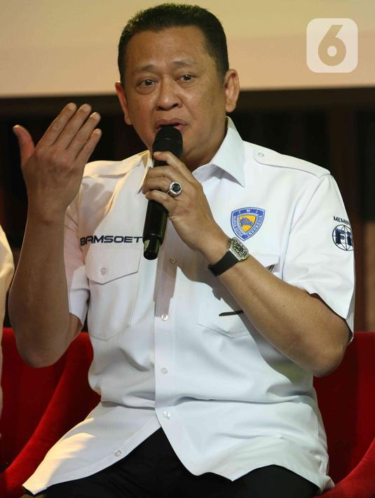 Ketua Umum pengurus pusat ikatan motor indonesia Bambang Soesatyo saat acara peluncuran World Superbike (WSBK) Indonesian Round 2023 di Jakarta, Kamis (12/01/2023). Ajang balap motor bergengsi dunia World Superbike (WSBK) musim 2023 bakal kembali menghelat salah satu serinya di Sirkuit Mandalika, Lombok, NTB pada 3-5 Maret mendatang. (Liputan6.com/Herman Zakharia