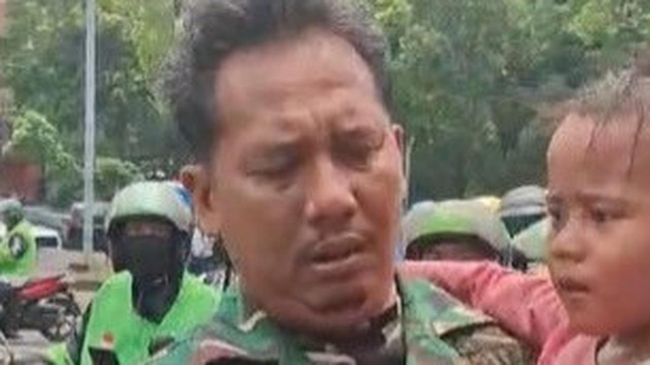 VIDEO: Rekaman Aksi Heroik Babinsa TNI Selamatkan Bocah Perempuan Disandera Pakai Pisau